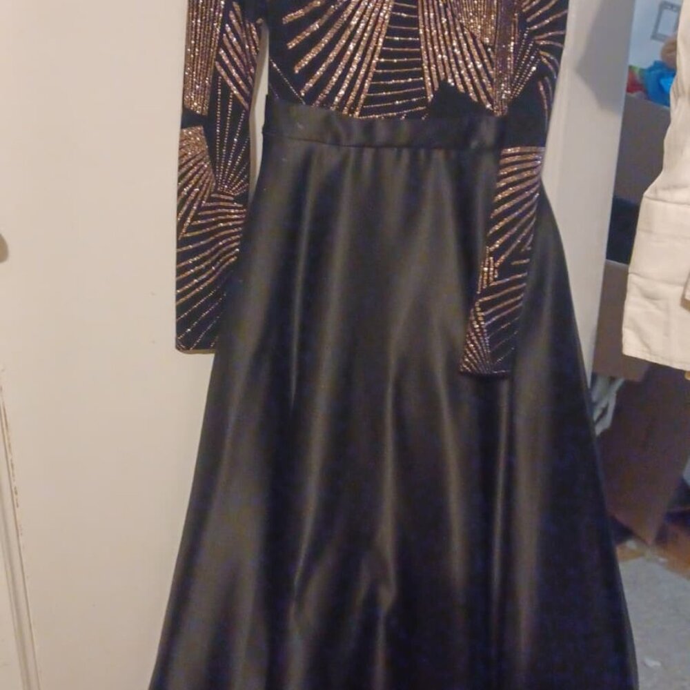 Betsy & Adam Size P2 Black and Gold Wedding Party Dress